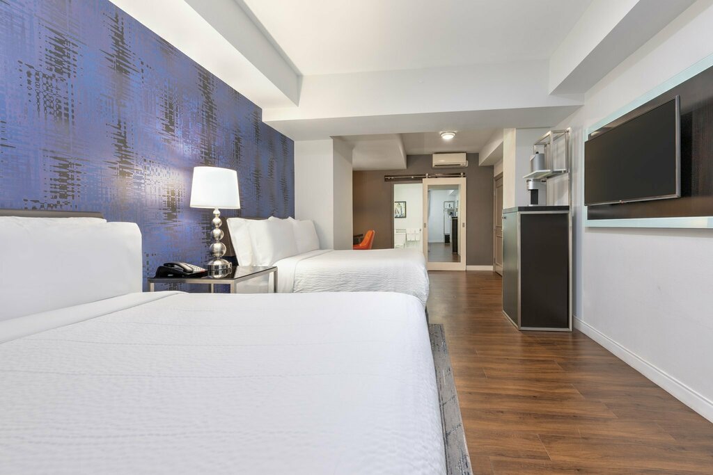 La Quinta Inn & Suites by Wyndham Dallas Downtown