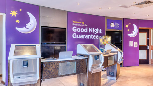 Premier Inn London Gatwick Airport, Забронировать Отель Отели Исторического графства Суссекса с парковкой, Парковка