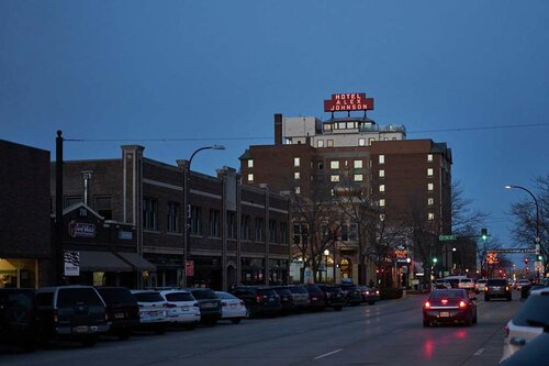 Hotel Alex Johnson Rapid City, Curio Collection by Hilton, Забронировать Отель Отели штата Южной Дакоты 4 звезды, 4*