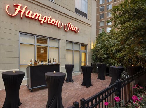 Hampton Inn Washington DC - Convention Center, Забронировать Отель Отели Вашингтона с парковкой, рядом с Национальный архитектурно-строительный музей, Парковка