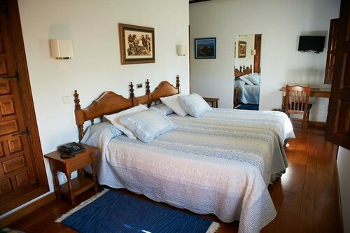 Hotel Siglo XVIII, Забронировать Отель Сантильяна-дель-Мар Cantabria Coast, рядом с Музей инквизиции