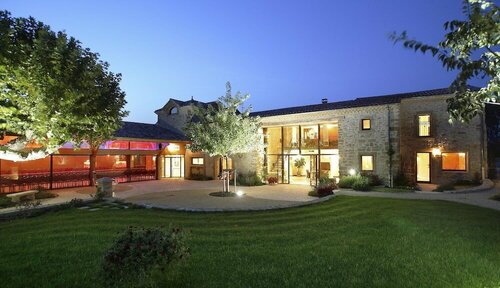 Valsoyo, Book Pension Hoteller i Rhône-Alps med parkering, Parkering
