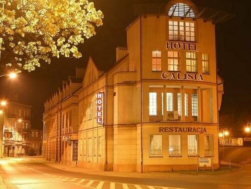 Hotel Calisia, Забронировать Отель Отели в центре Калиш, в центре, Парковка