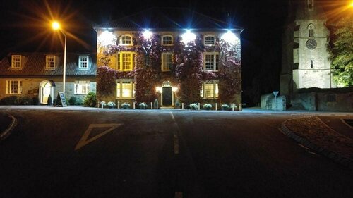 The Downe Arms Wykeham Country Inn, Book Hotel  
