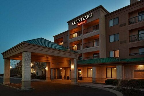 Courtyard Chicago St. Charles, Buchen Sie Hotel St. Charles Illinois