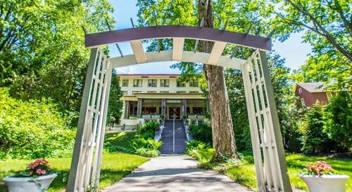 Terrace Inn and 1911 Restaurant, Buchen Sie Hotel Petoskey Michigan