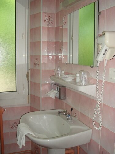 Au Royal Hotel, Book Hotel Hoteller i Carcassonne med parkering, Parkering