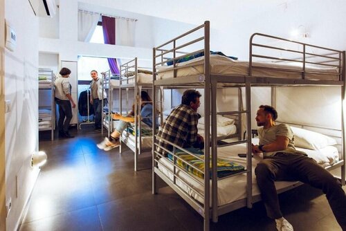 LoL Hostel Siracusa, Забронировать Хостел Недорогие отели Сиракузы, рядом с Музей папируса, недорогие