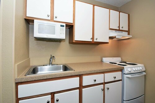 Suburban Studios Cary - RDU Airport, Забронировать Отель Отели Кэри с завтраком, рядом с Sigma Gamma Rho Sorority Headquarters, Завтраки