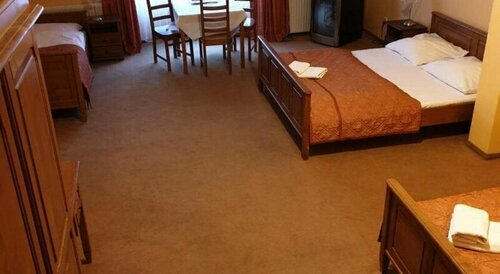 Hotel I Restauracja Palacyk, Book Hotel Legnica Lower Silesia