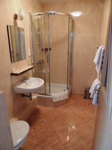 Zieliniec Poznań B&B, Забронировать Отель Отели Великопольского воеводства 3 звезды, 3*