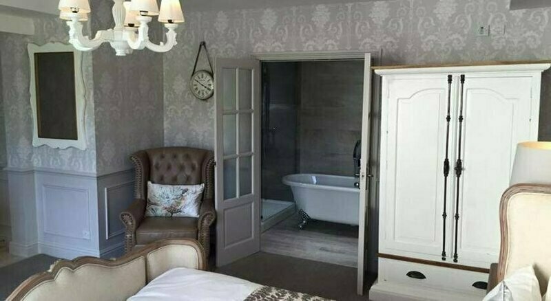 Bridge House Hotel