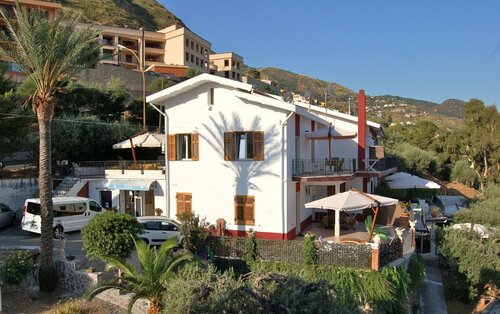 Villa Di Giorgi Apartments, Забронировать Апартаменты/квартира Чефалу Madonie Regional Natural Park