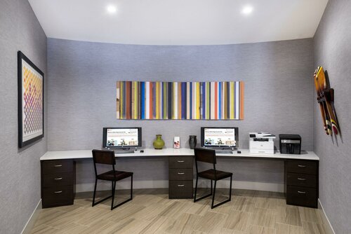Holiday Inn Express & Suites Lakeland South by IHG, Забронировать Отель Лейкленд Lakeland - Winter Haven, рядом с Common Ground Park