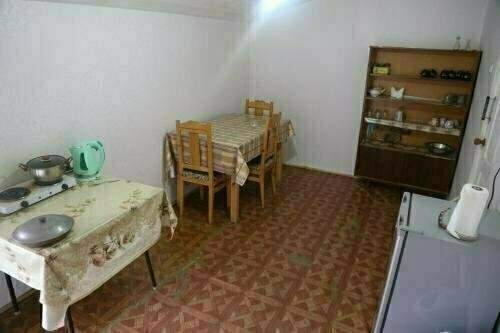 N&N Guest House, Prenota Affittacamere Hotel a Samegrelo Zemo-Svaneti con parcheggio, Parcheggio