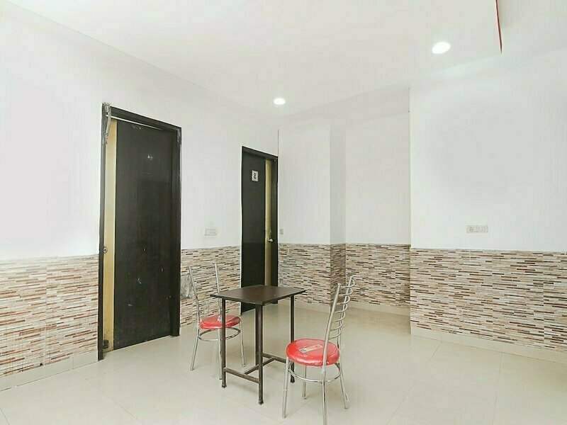 Oyo Premium South City 1