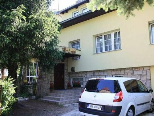 Villa Laura, Забронировать Вилла Отели Поляница-Здруй с парковкой, рядом с Polanica Zdrój Spa Park, Парковка