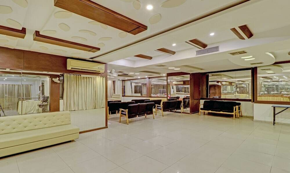 Treebo Trend Loharkar's Family Hotel