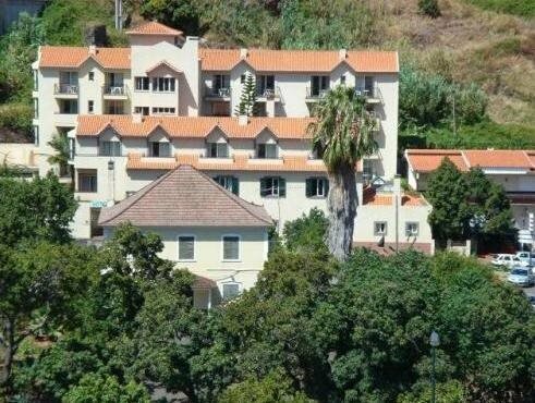 Santa Cruz Village Hotel