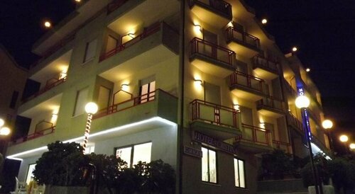 Hotel Cristina, Забронировать Отель Отели Val di Chiana 3 звезды, 3*