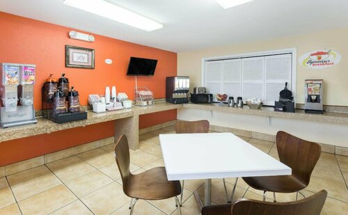 Super 8 by Wyndham Baton Rouge/I-10, Забронировать Отель Батон-Руж Луизиана