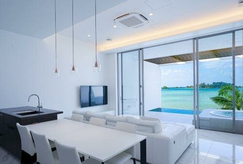 Villa VALIOSA ON THE BEACH, Book Villa Hoteller i Okinawa med parkering, Parkering
