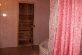 Юнас, Забронировать Отель Отели Саратова с бассейном, рядом с Свято-Трооицкий собор, Бассейн