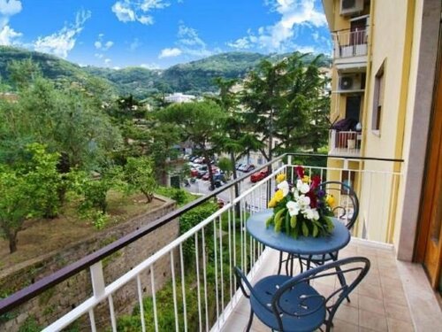 Hotel Savoia Sorrento, Забронировать Отель Отели Сорренто 3 звезды, рядом с Sedile Dominova, 3*