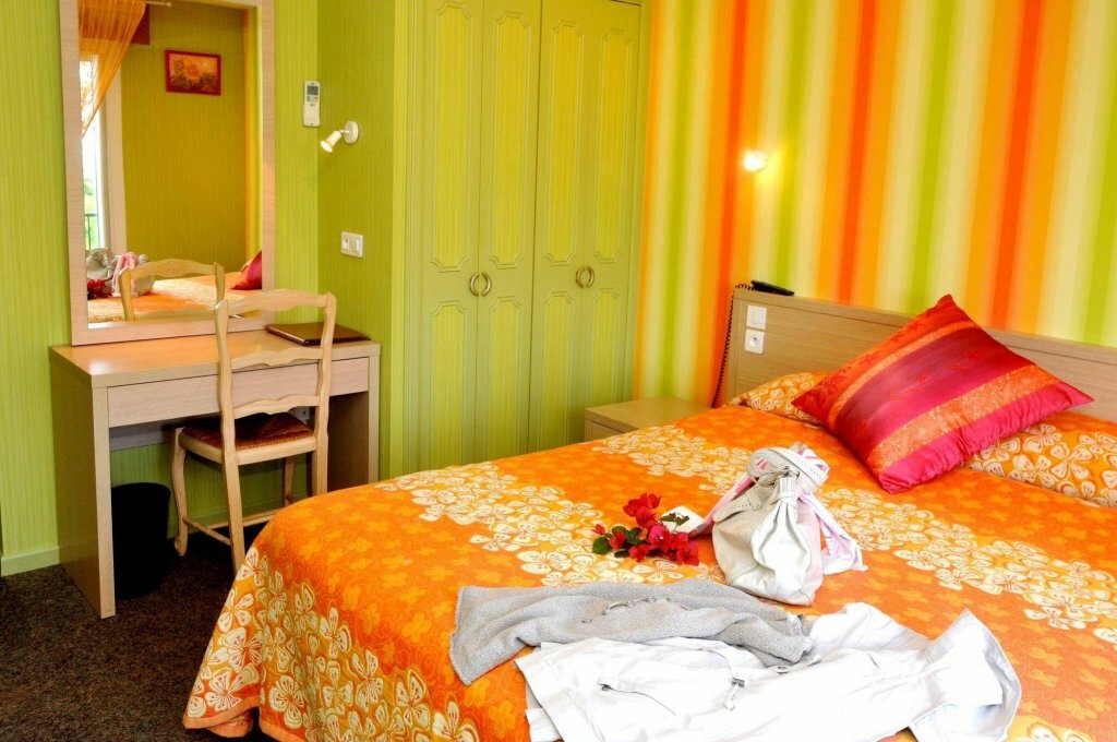 Logis Hôtel Aux Tauzins