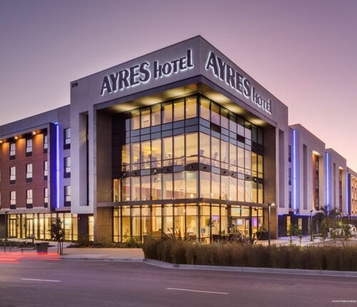 Ayres Hotel Anaheim, Забронировать Отель Отели Disneyland California с бассейном, Бассейн
