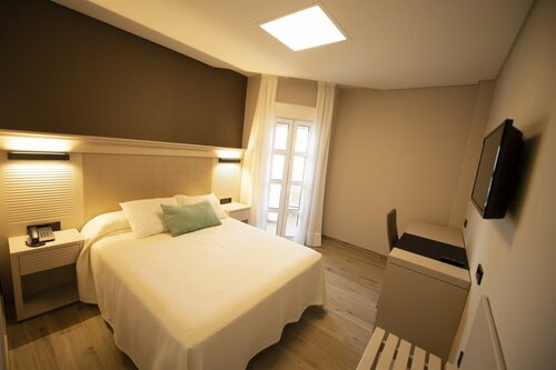Hotel y Apartamentos Diufain, Забронировать Курортный отель Конил-де-ла-Фронтера Коста-де-ла-Лус