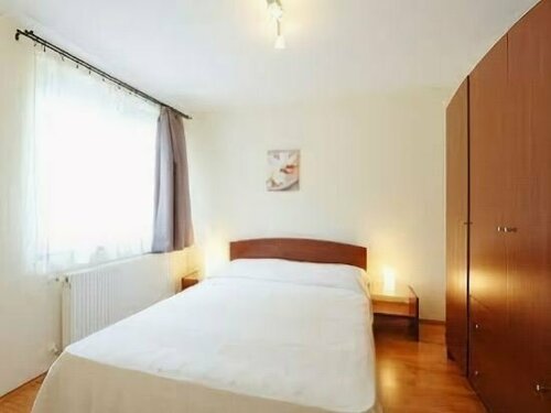 Centrum Apartmanház, Забронировать Отель Хевиз Зала, рядом с Церковь Сердца Христова