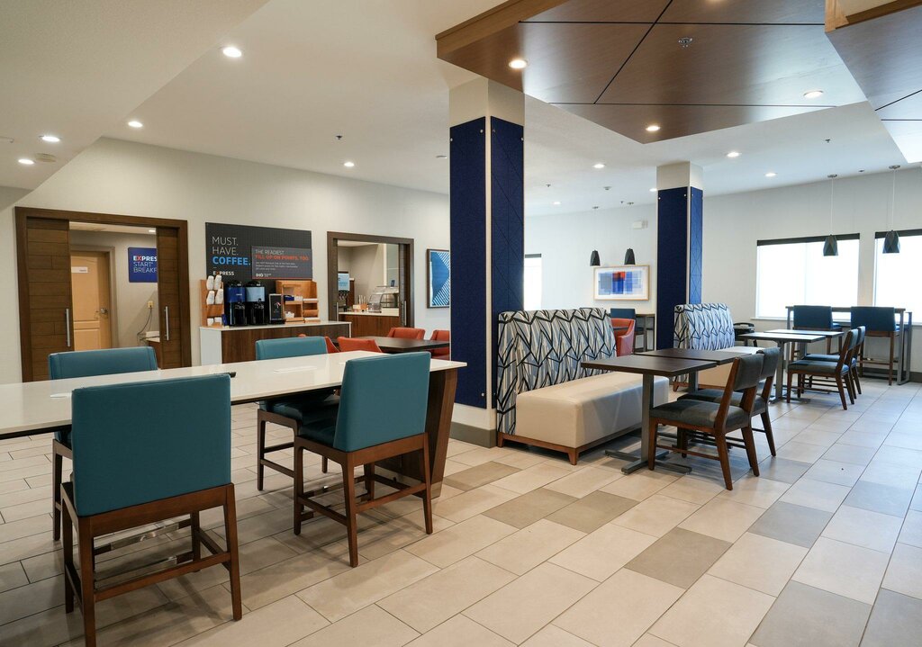 Holiday Inn Express & Suites Dallas Southwest-Cedar Hill