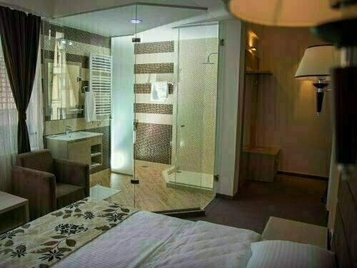 Hotel & Restaurant Ponte Bianco, Забронировать Отель Отели Центральной Сербии с парковкой, Парковка