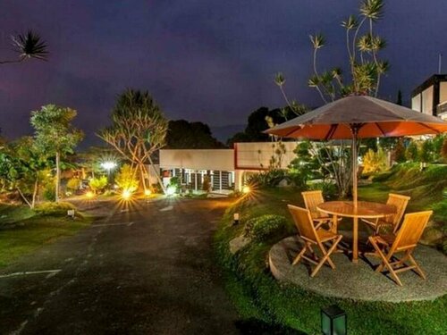 The Rizen Hotel, Book Hotel 3-stjernede hoteller i Cisarua, 3*