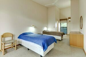 Korak, Book Hotel Metung Gippsland