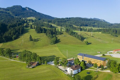 Explorer Hotel Neuschwanstein, Забронировать Отель СПА-отели Нессельванг, рядом с Гондольный подъемник Alpspitzbahn, SPA-услуги