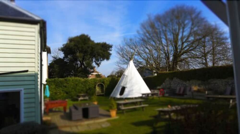 The White Cliffs Hotel