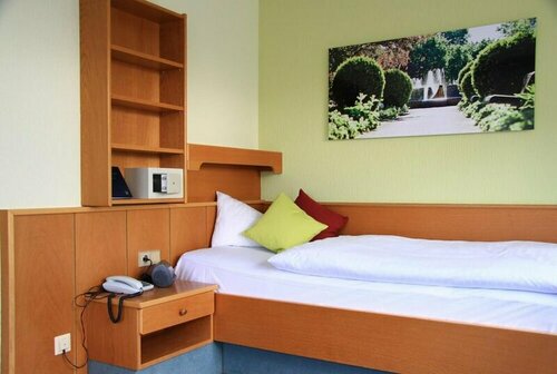 Hotel Garni Vier Jahreszeiten, Rezervasyon Otel Bad Füssing Lower Bavarian Spa Triangle