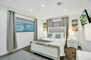 Modern 4BR with Basketball & Hot tub