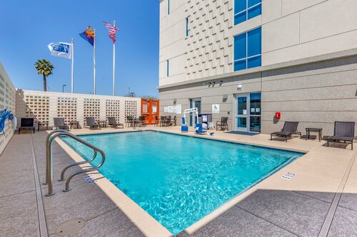 Holiday Inn Express & Suites - Phoenix Dwtn - State Capitol by IHG, Забронировать Отель Феникс - центр города Финикс, рядом с Японский сад дружбы в Финиксе