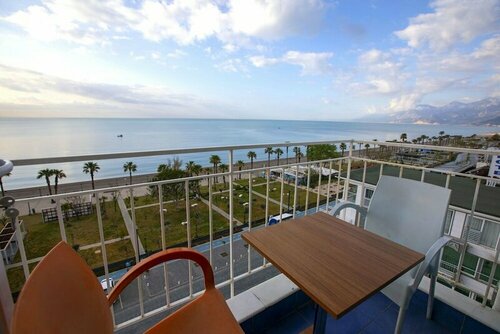 Kristal Beach Hotel, Забронировать Отель Отели Антальи с питанием, рядом с Аквапарк Antalya Aqualand, Пансион