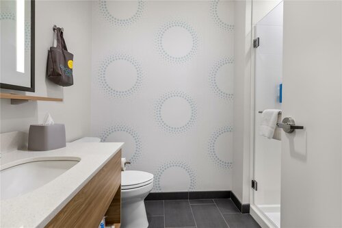 Tru by Hilton Middleburg Heights, OH, Book Hotel Hoteller i Ohio med parkering, Parkering
