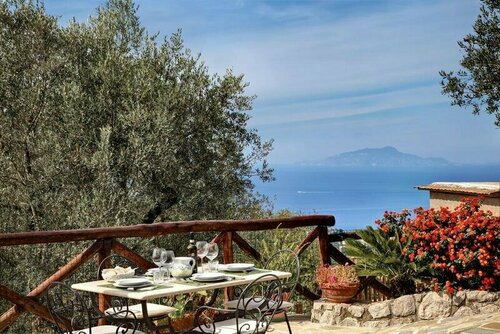 Tulipano - A Charming and Peaceful Hillside Villa With Lovely Views, Забронировать Гостевой дом Масса-Лубренсе Побережье Сорренто