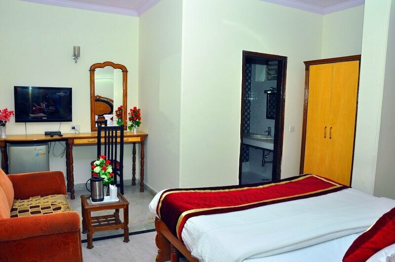 Oyo 44081 Hotel Royal Holidays