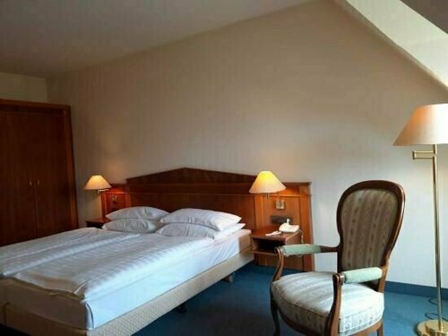 Hotel de Weimar, Забронировать Отель Отели Людвигслюст с парковкой, рядом с Дворец Людвигслуст, Парковка