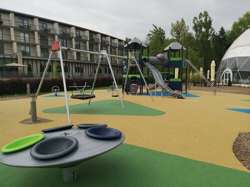 Holiday Inn Warsaw Józefów, Book Ferieresort Hoteller i Masovia med parkering, Parkering