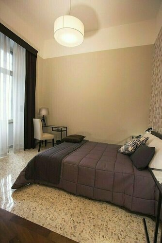 Rettifilo 201 Exclusive Rooms, Забронировать Отель Отели Неаполя с парковкой, рядом с Церковь Пио Монте делла Мизерикордия, Парковка