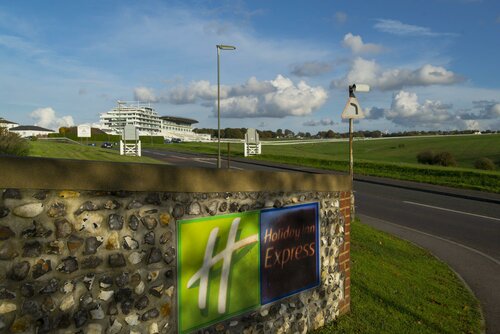 Holiday Inn Express London - Epsom Downs by IHG, Забронировать Отель Эпсом Суррей