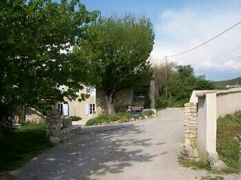Gîtes Lou Pataclet, Забронировать Отель Отели Drôme Provençale с парковкой, Парковка